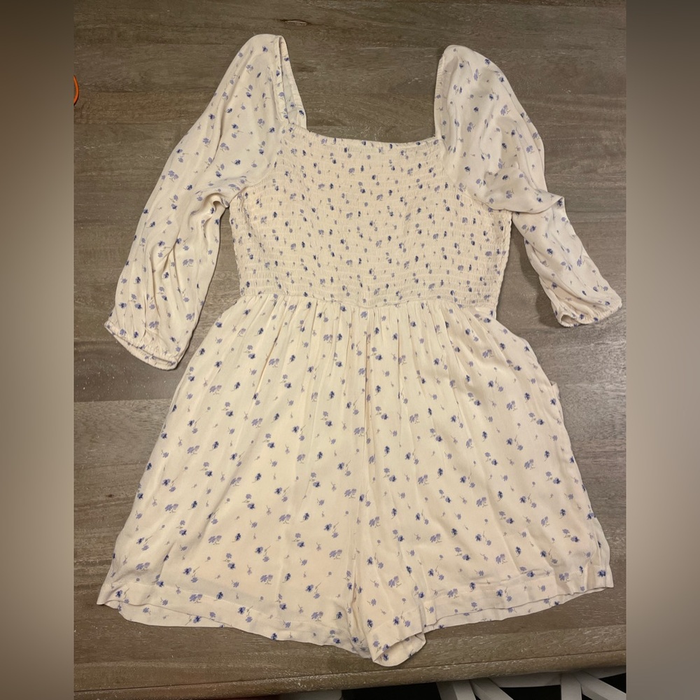 American Eagle Off white floral romper